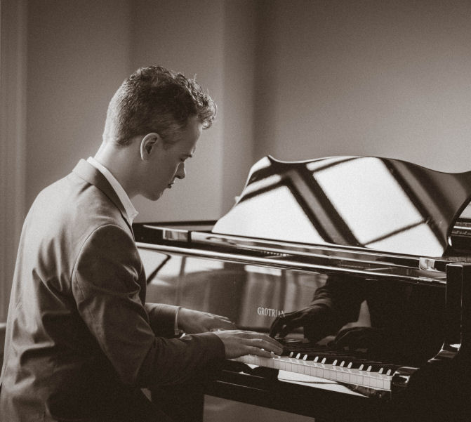 Daniel Solberg at the piano